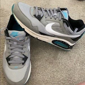 Nike Men’s Air Max Skyline Sneakers